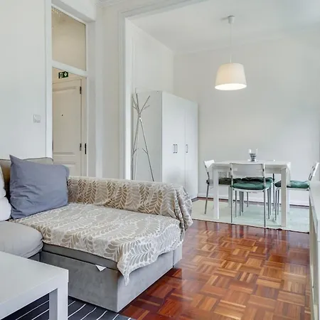 Apartman Charming 3 Bedroom In Campolide