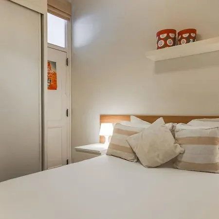 Apartamento Charming 3 Bedroom In Campolide *